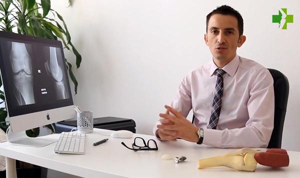 Il Dott. Alessio Biazzo spiega in un video la protesi femoro rotulea